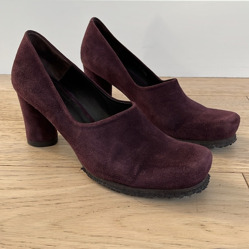 AUDLEY Purple Suede High Cylinder Heel Closed Toe Pump Chunky Avante Garde Artsy